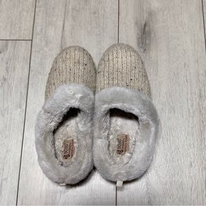 BOBS Skechers Slip on Size 7 Gray Faux Fur Memory Foam Slipper Shoes Like New